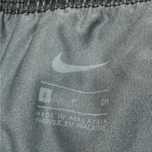 Nike Air Dri-Fit 2 in 1 Running Shorts Dark Gray Women’s Size Small NWOT Lined - Picture 5 of 6